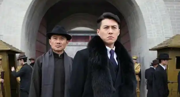 靳东主演的谍战剧,英姿飒爽,好评不断