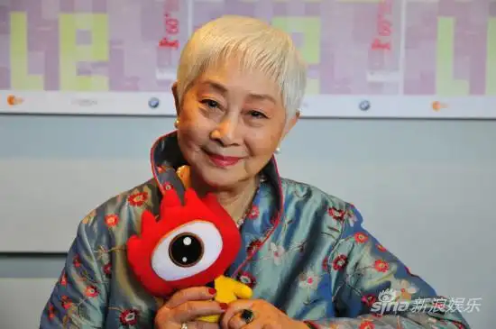 卢燕多年优雅只因坚持做自己 指点章子怡是误传