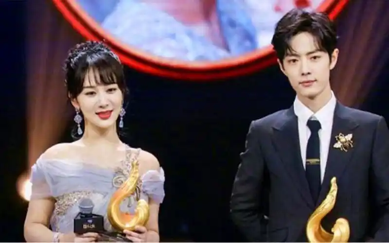 杨紫问肖战:你的初吻给了谁?下秒肖战的回答,杨紫都羞红了脸