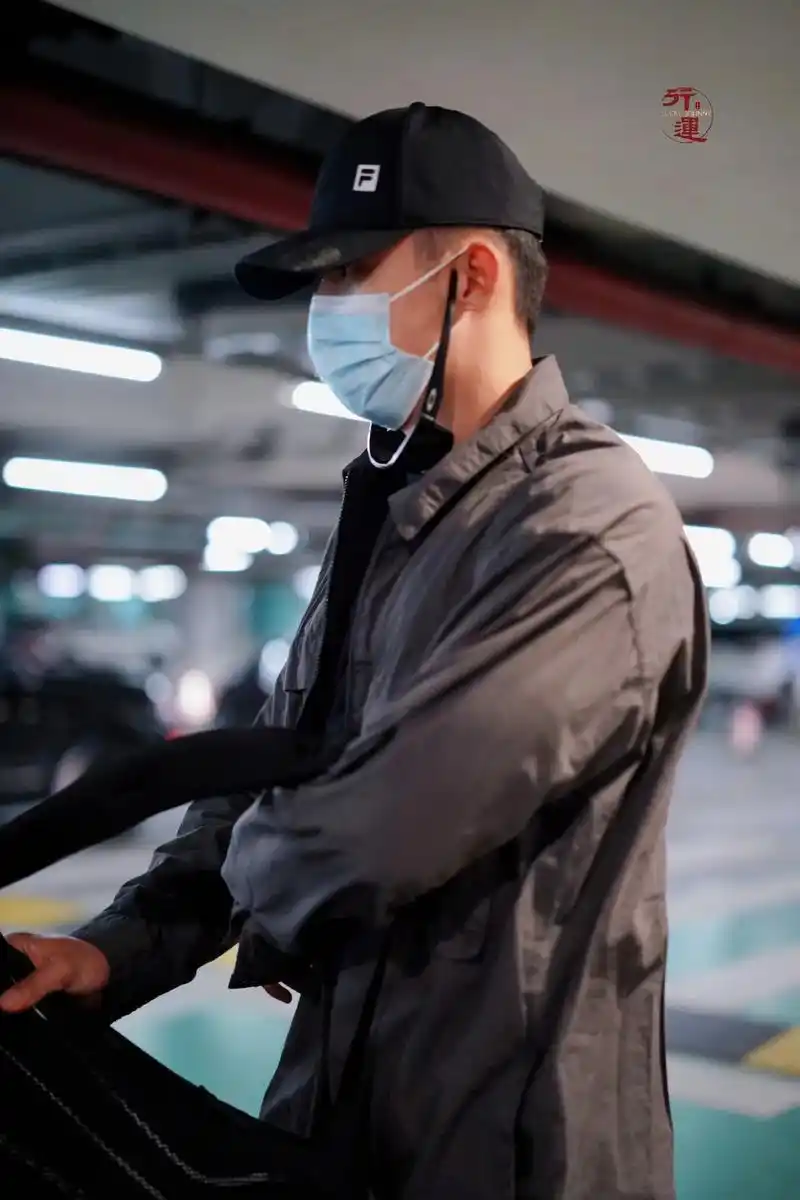 我为你发了疯,你必须奖励我@黄景瑜 #黄景瑜走路超带感 #机场穿搭