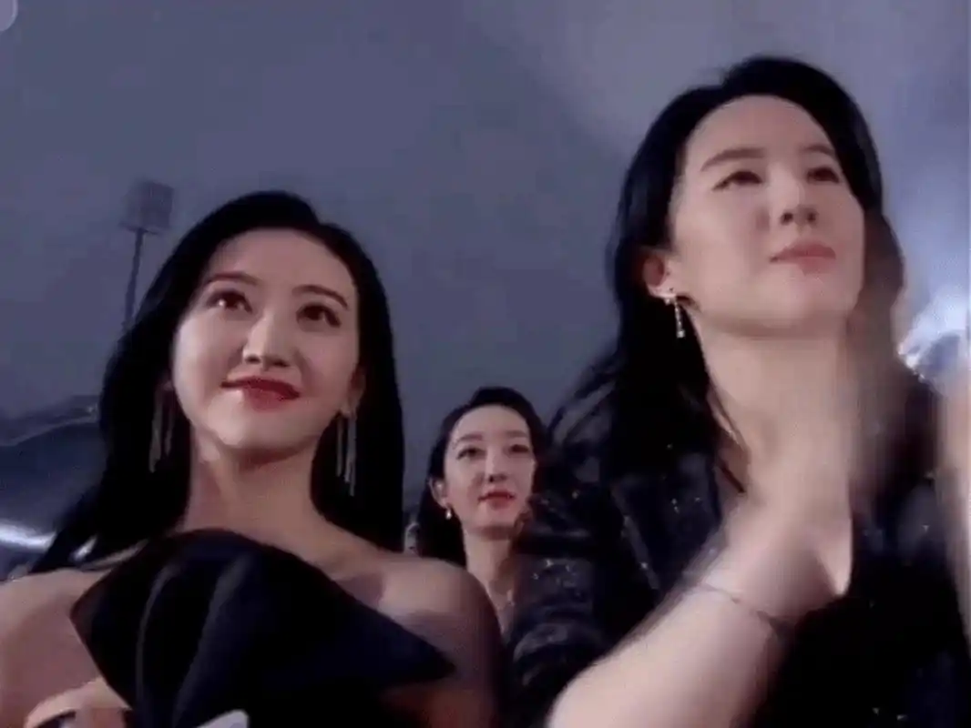 景甜和刘亦菲同框