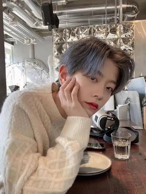 校长为啥要阻止我变帅不让我留这款中分发型