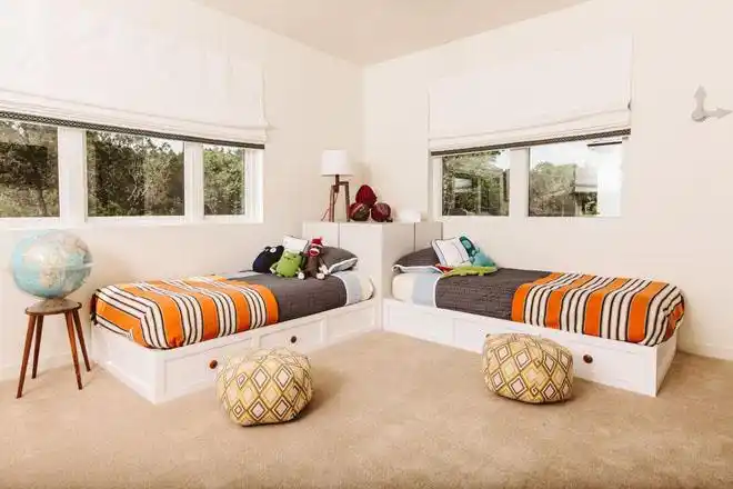 双子星儿童房设计一房两床的温馨