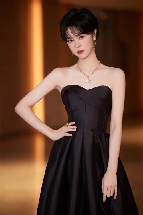 郁可唯走红毯把新专辑藏哪了##微博视界大会