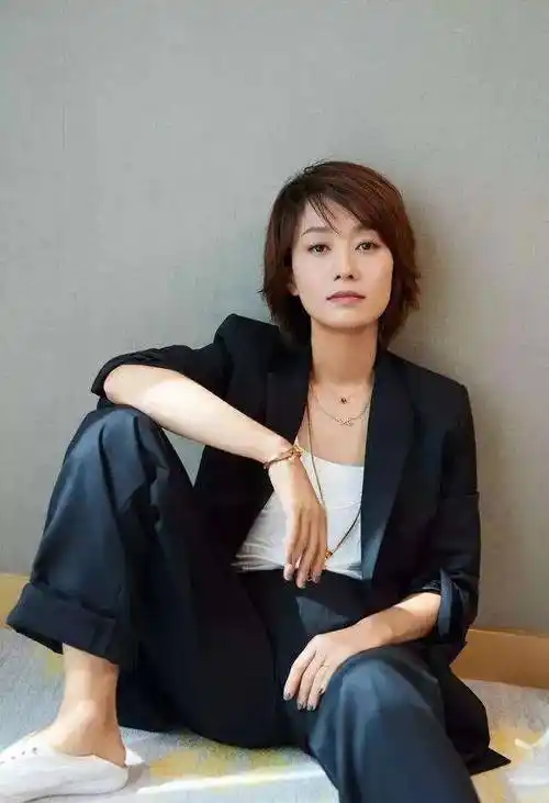 中年女演员短发造型谁更胜一筹-嗨玩知识_生活百科资讯