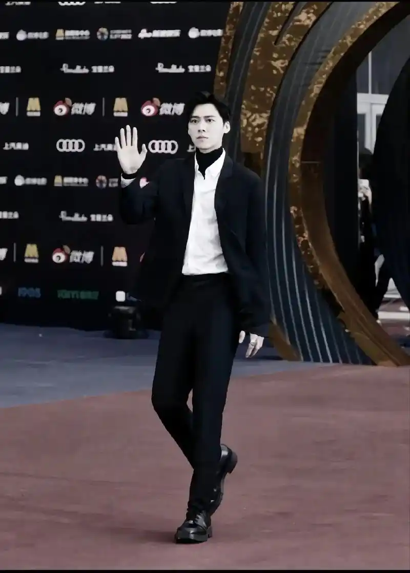 李易峰 #微博电影之夜李易峰 #向全世界安利 - 抖音