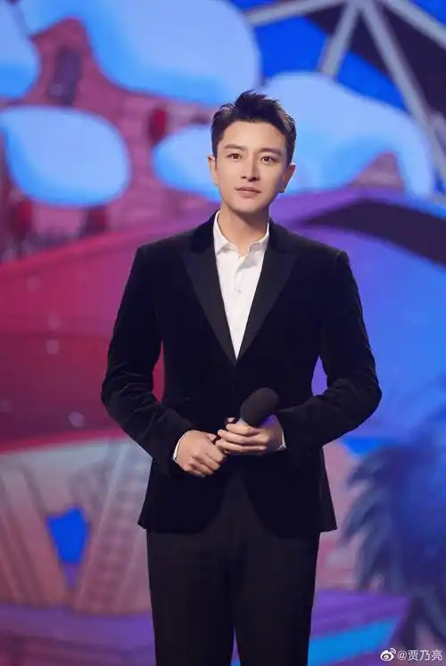 而且作为公众人物,什么消息都会传播得非常的快,而李小璐和贾乃亮本来