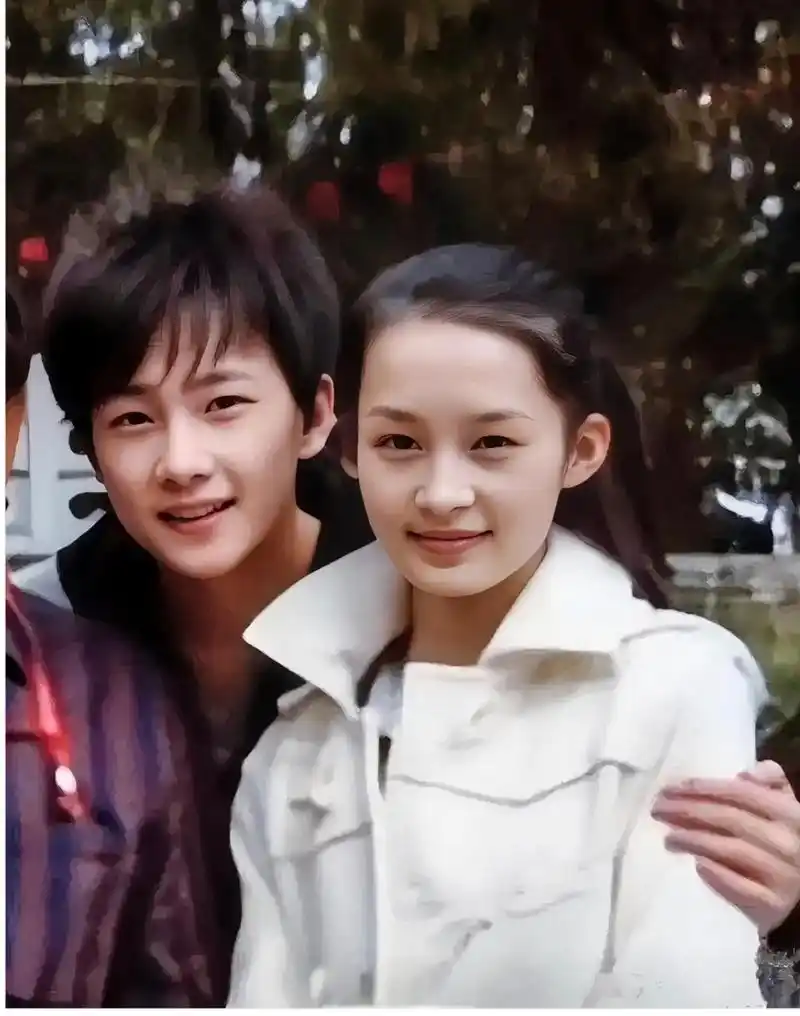 《红楼梦》时期的杨洋和李沁,看起来真像是校园小说里的男女主,他们俩