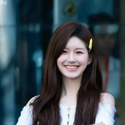 3035383532|赵露思头像 许我耀眼