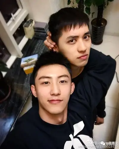 《上瘾》一开始吸引人去看的原因,一是耽美题材的设定符合了当下众多