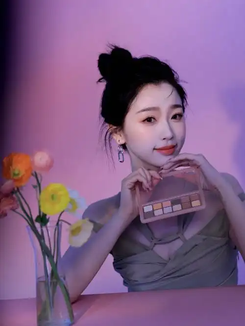 虞书欣元气丸子头