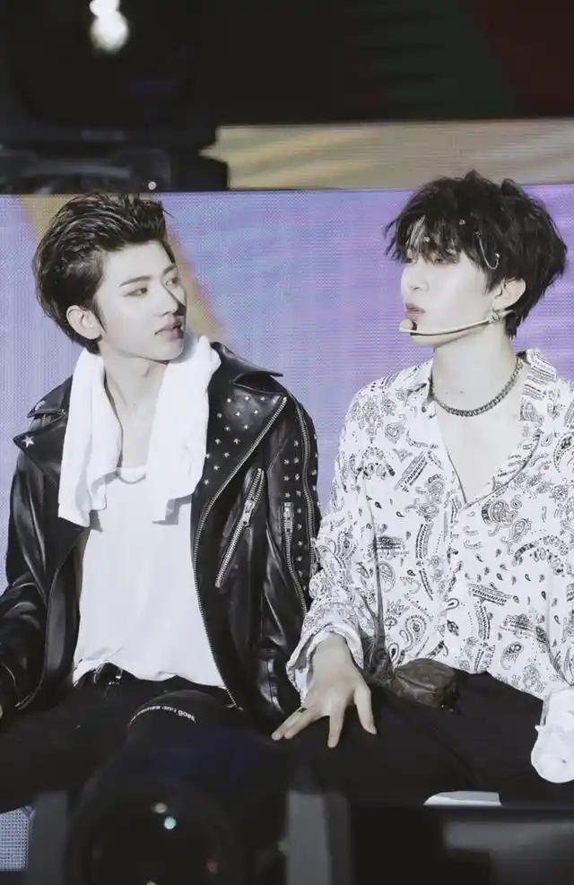 百分九震惊的一幕:陈立农与朱正廷接吻,而蔡徐坤竟然和他热吻!