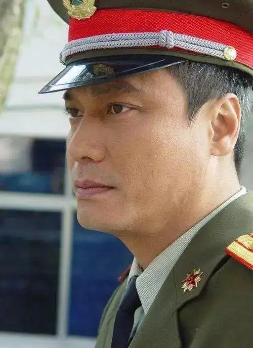 他演八路军演出了孙大圣的感觉,好好一部抗战剧被整成香港c级片