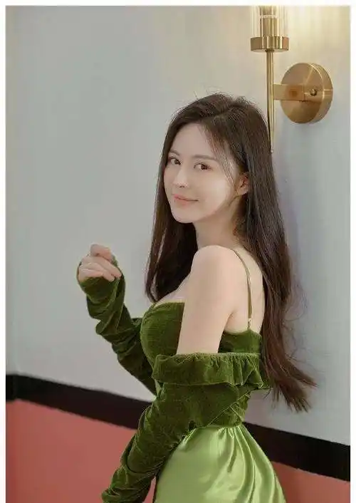 5,刘洋王晶最近力捧刘洋,3岁学习舞蹈,毕业于中戏,外界评价她有章子怡