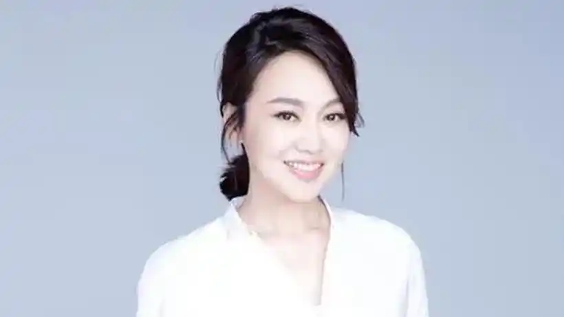 "风情女人"闫妮:离婚后3次"老牛吃嫩草",50岁为何至今单身