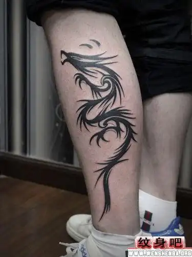 帅气好看的图腾龙腿部纹身