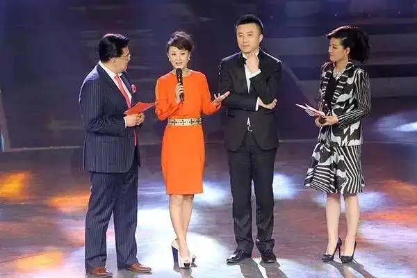 广东台李津 广东台新闻最前线主持人叫什么名字 / 比乐族