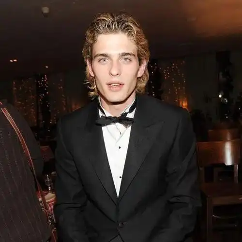 全球最帅男星息影退休了