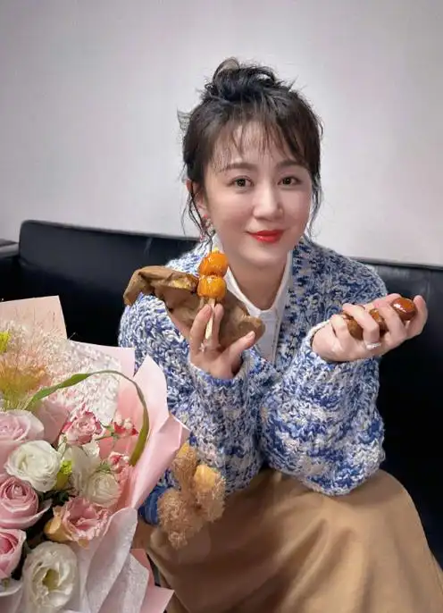 马丽沈腾合体营业新发型年轻10岁美出新高度网友直呼请半永久