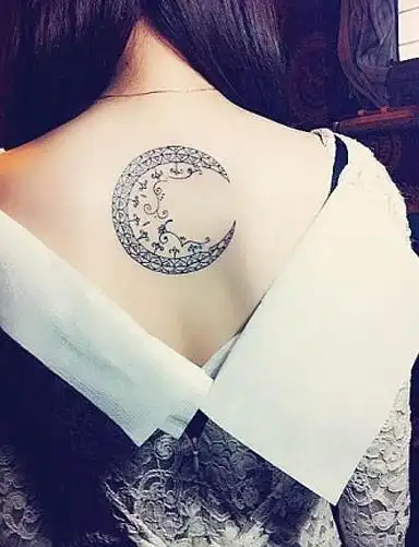 女生背部清新的图腾刺青tag标签:后背图腾女生小清新背部颈部简单的