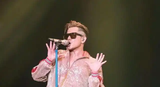 郭富城"摇头杀"上热搜:你摇动的不仅是舞步,更是岁月