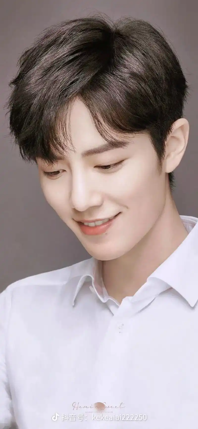 肖战治愈系笑容 #白衣少年 - 抖音