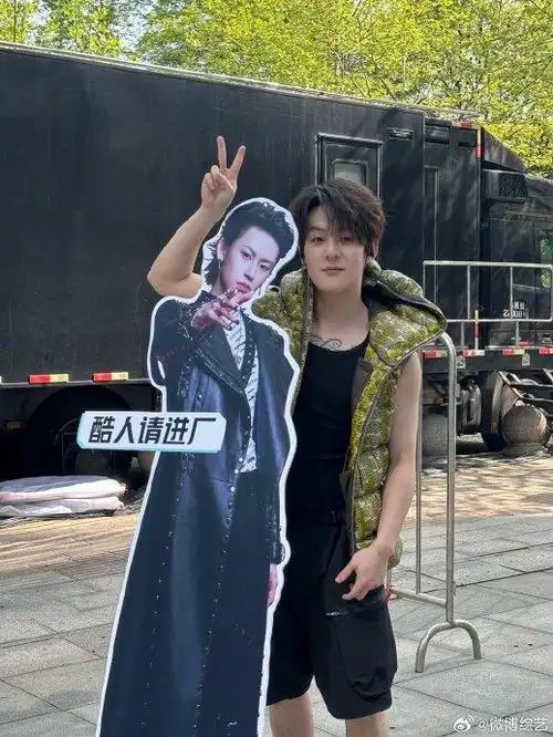 昨日在湖州录制,@小鬼-王琳凯 和@pab徐圣恩 站在同一个赛场上…|小鬼