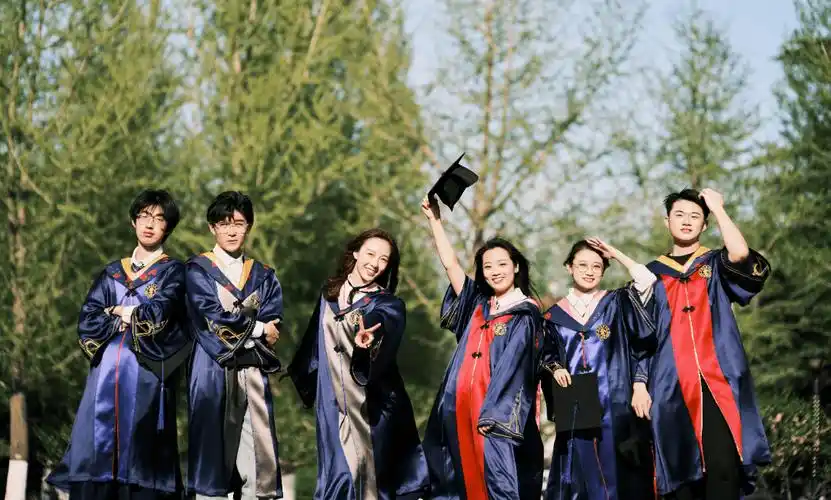 【v帮推】毕业季 | 一文速通学位服穿搭指南!做最美交大毕业生!