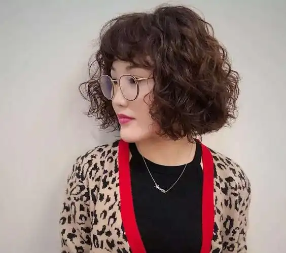 中年女士短发烫发发型图片(中年女性烫发显老) - 赤虎壹号