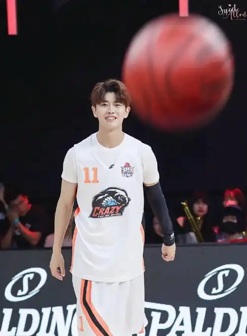 打篮球的男孩子尊的不要太爱啊阳光帅气朝气蓬勃#任嘉伦