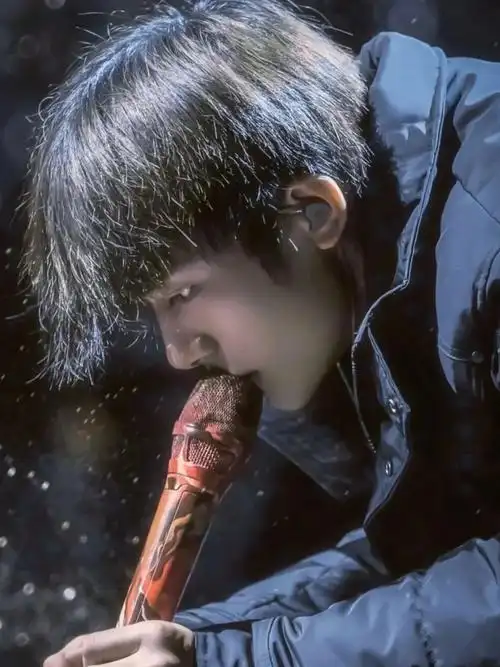 太喜欢易烊千玺这组笑容了