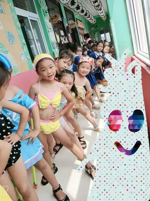 "趣味玩水,嗨翻一夏"乐天天幼儿园大班玩水活动