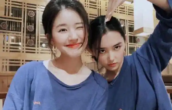 蒋依依赵露思同框同穿闺蜜装上身这身材真是太好了