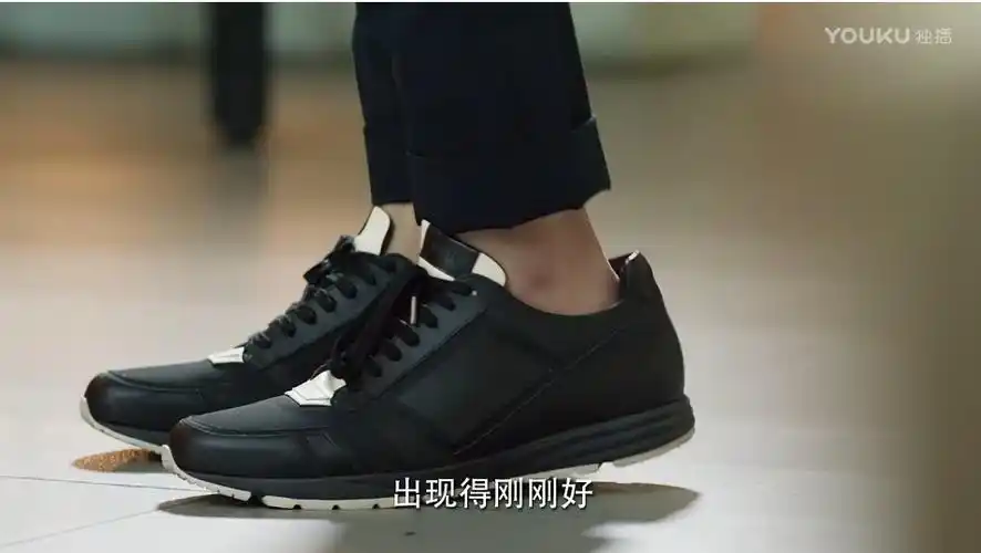 《微微一笑很倾城》里面第一集杨洋穿的这双鞋是什么牌子