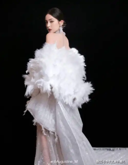 古力娜扎vogue红毯秀,透视礼服裙太性感了!_演技_演艺_时尚