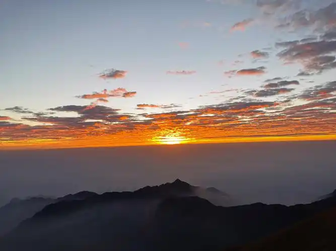 登武功山金顶峰,赏云海日出日落