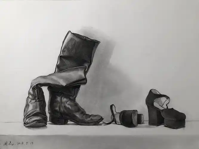 静物素描皮靴