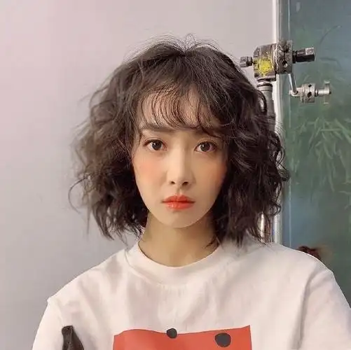 短发气质烫