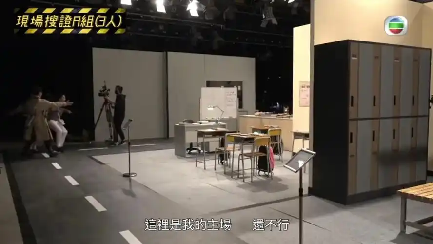 投票环节,这档节目更是开创了用肥皂写名字投票的方法,真的是既惨又