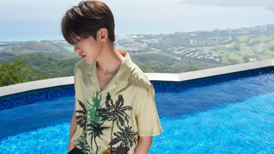 蔡徐坤清爽帅气写真,大陆明星-回车桌面