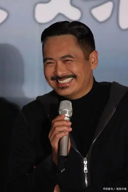 周润发:从容对待金钱,践行社会责任