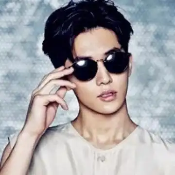 戴墨镜的帅气男生头像思念一个人的滋味