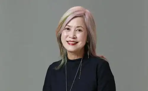 看完十三邀赖声川这期,我被种草了他妻子丁乃竺的发色.