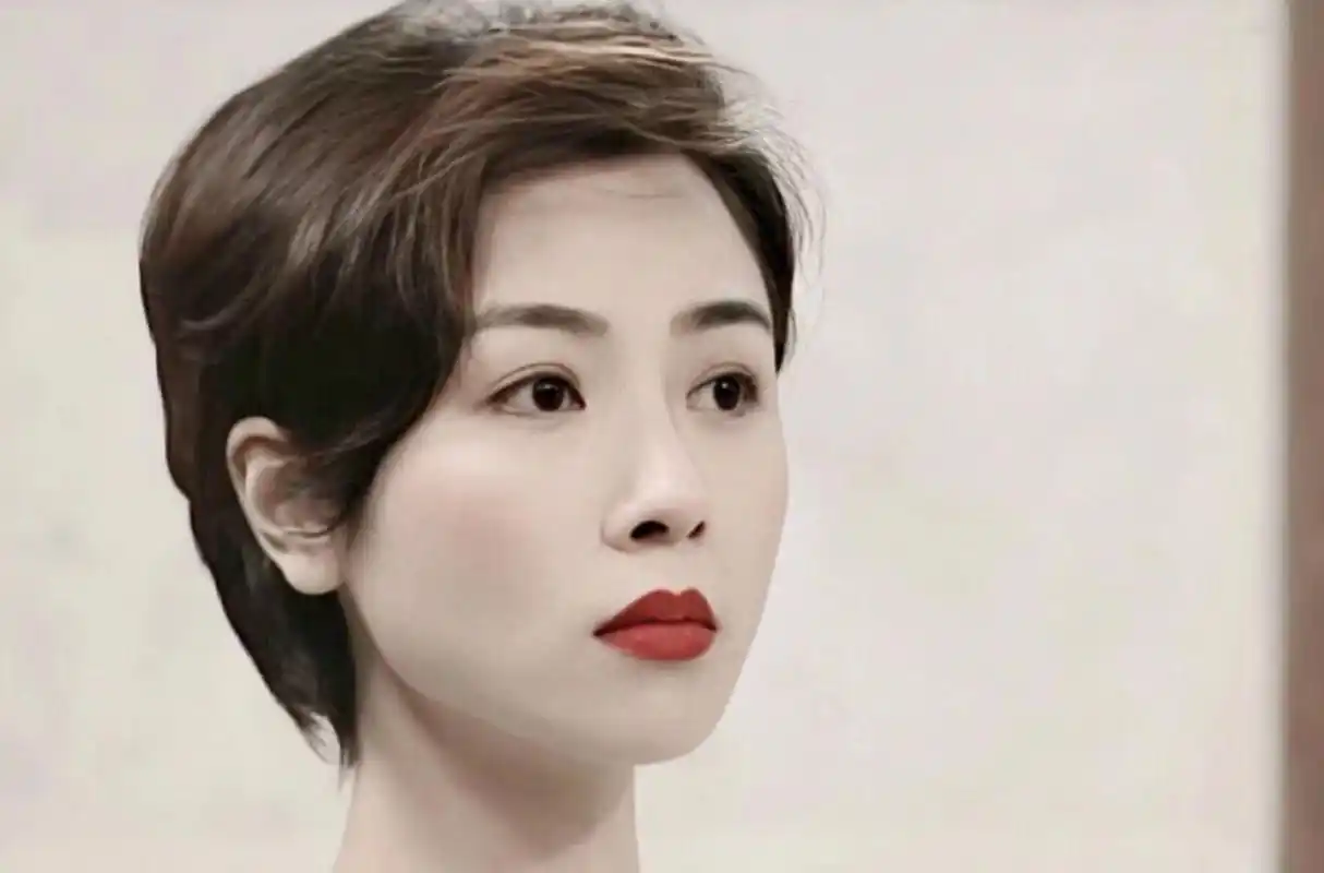 旧时美人|分享100位美人no.42袁洁莹       	 港星女神中的短发天花板