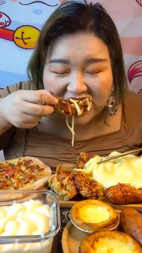 吃东西应该大口大口的放开量吃,才过瘾哦!