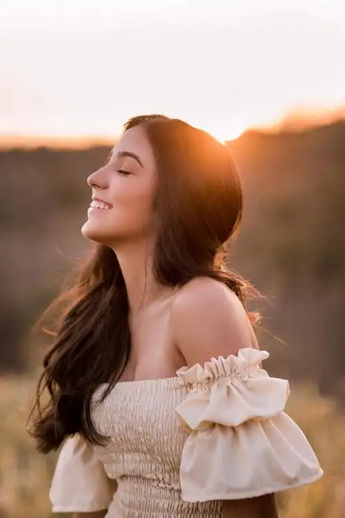 唯美女生治愈微笑