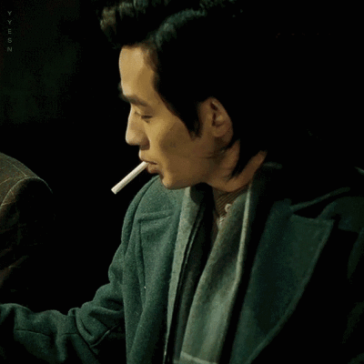 我一直觉得居居不会抽烟……长了一张人畜无害的脸……这他妈这个动图