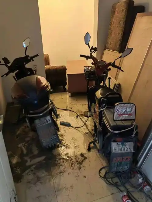 在高层住宅内私拉电线充电,两名电动自行车车主被罚款_违规_石景山区