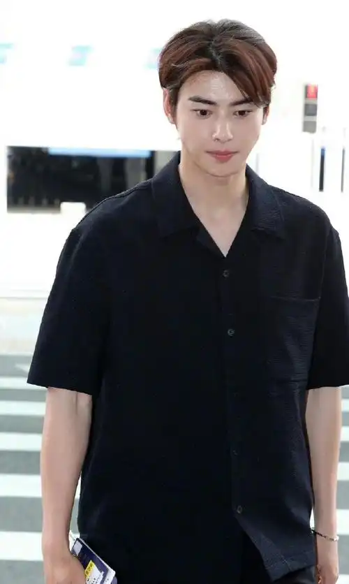 车银优肿么了#车银优的素颜状态还是可以的.