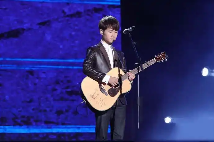 蒋敦豪获得中国新歌声年度总冠军图片